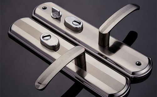 臺州面包車鑰匙鎖車里了怎么辦